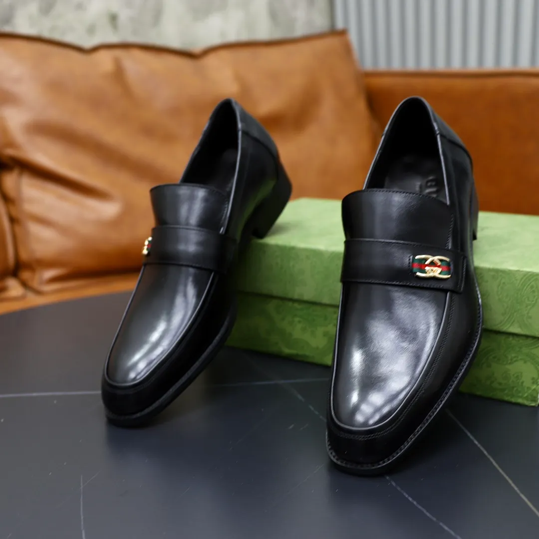 Men's shoes: 250🙅‍♂️🙅‍♂️🙅‍♂️Niuli Brand: GUCCI Size: 38-44 (45 can be customized) Level: Counter classic Material: Original soft cowhide upper Comfortable cowhide lining Original lightweight outsole Style category: Business casual footwear Driving leather shoes Color: Actual picture color